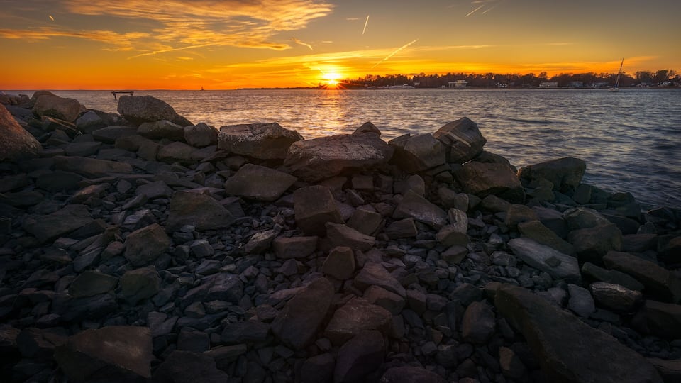 A beautiful Autumn 2017 sunset at Seaside Park in Bridgeport, Connecticut, USA.