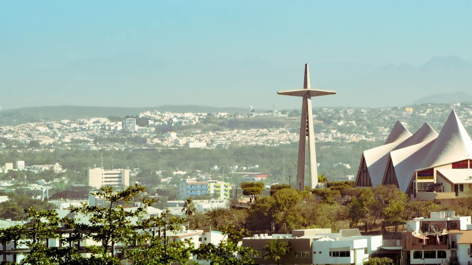 La Lomita, vista panorámica de la ciudad de Culiacán, Sinaloa. Se ubica en la zona la iglesia dedicada a la Virgen de Guadalupe y es un mirador para el turismo.
