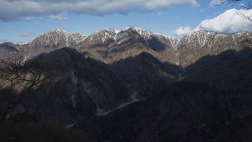Peaks on the Tanzawa Shumyaku ridge as seen from Mount Nabewari