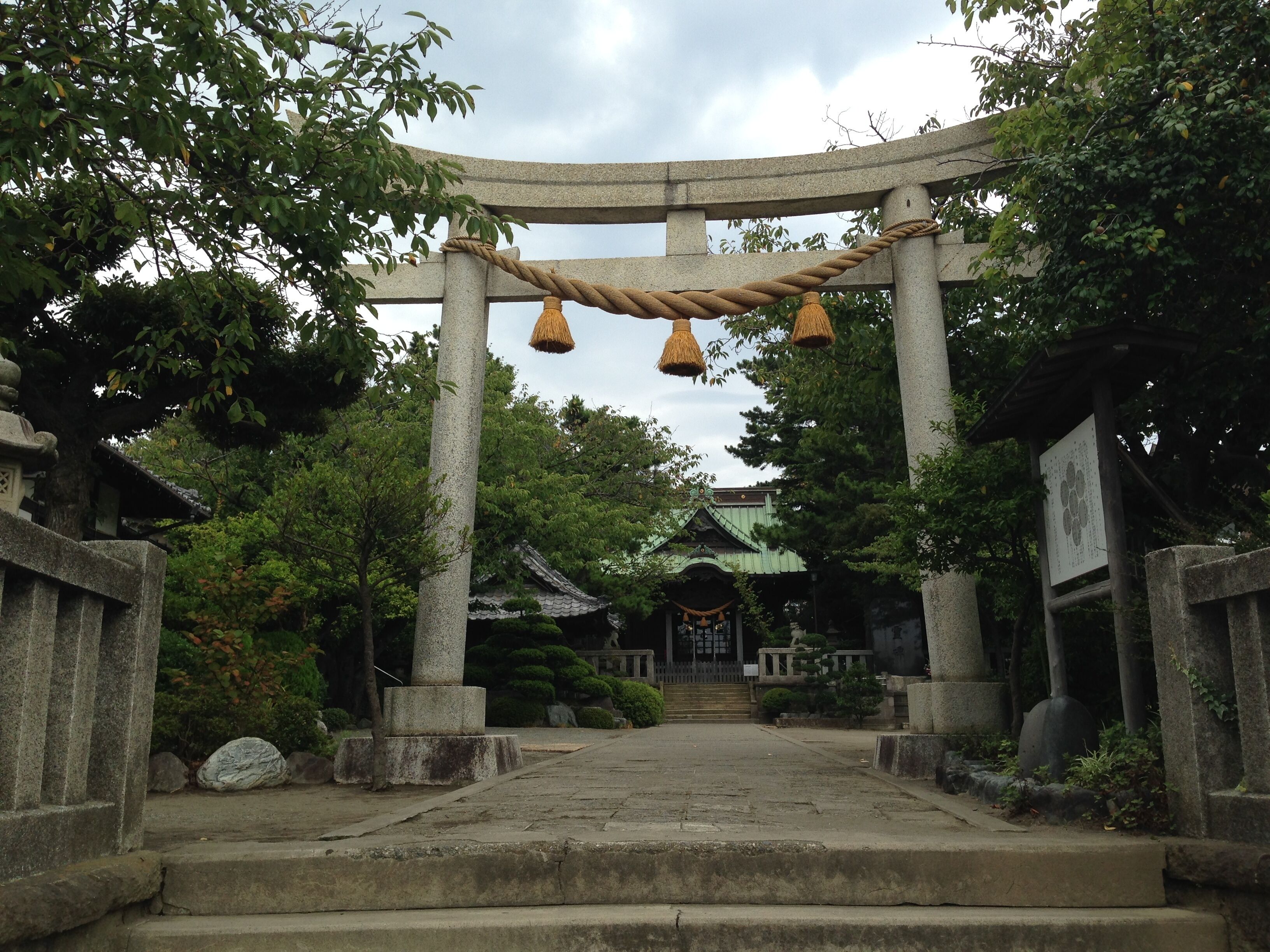 神奈川県茅ヶ崎市にある第六天神社の鳥居。