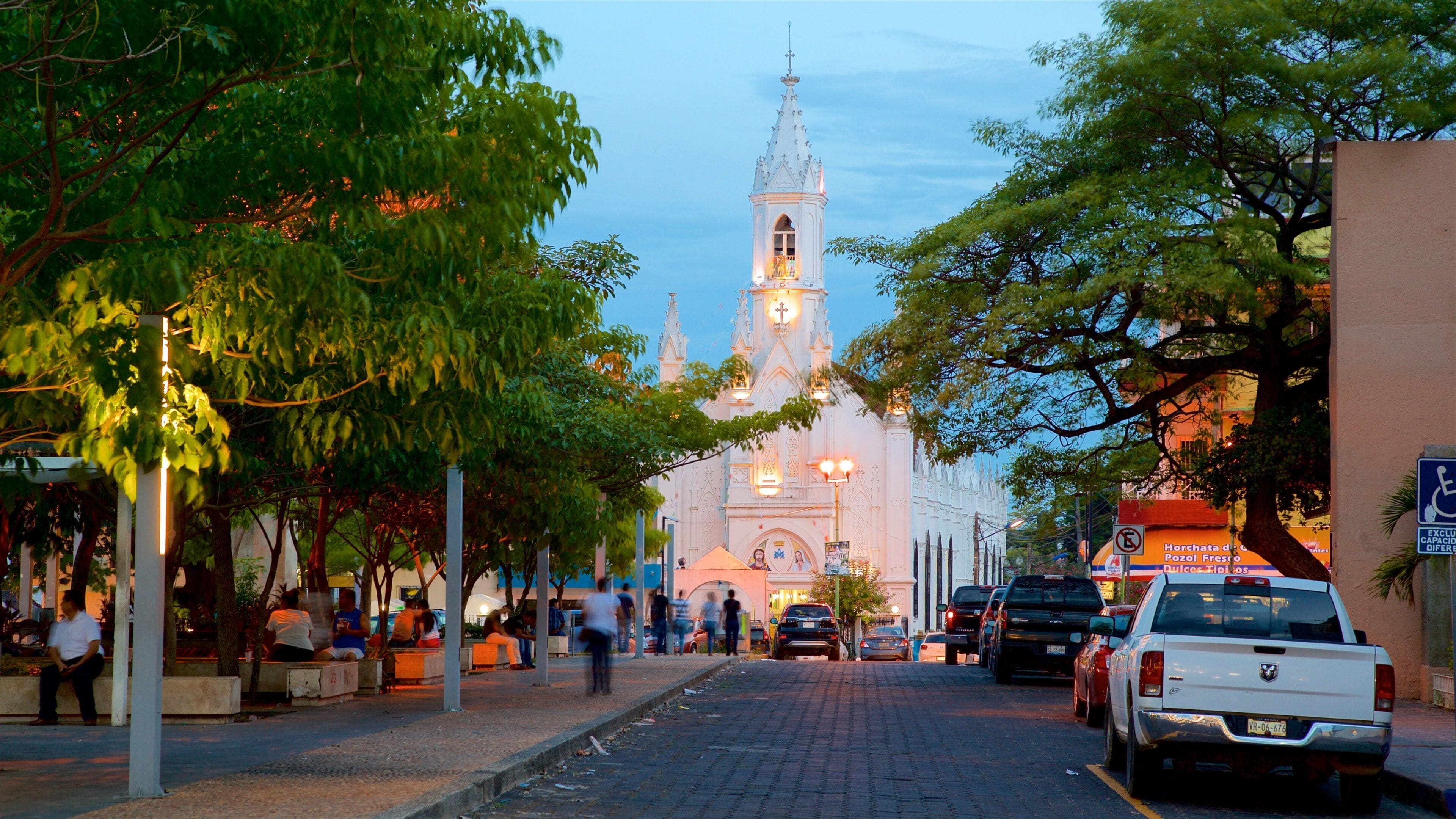 Villahermosa featuring a church or cathedral, a square or plaza and heritage architecture