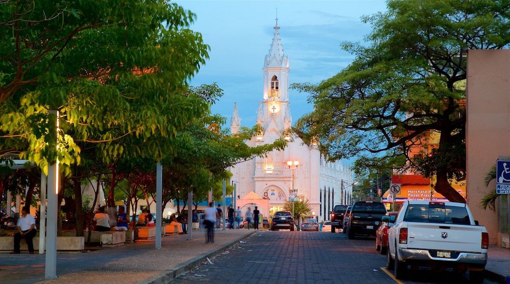 Villahermosa featuring a church or cathedral, a square or plaza and heritage architecture