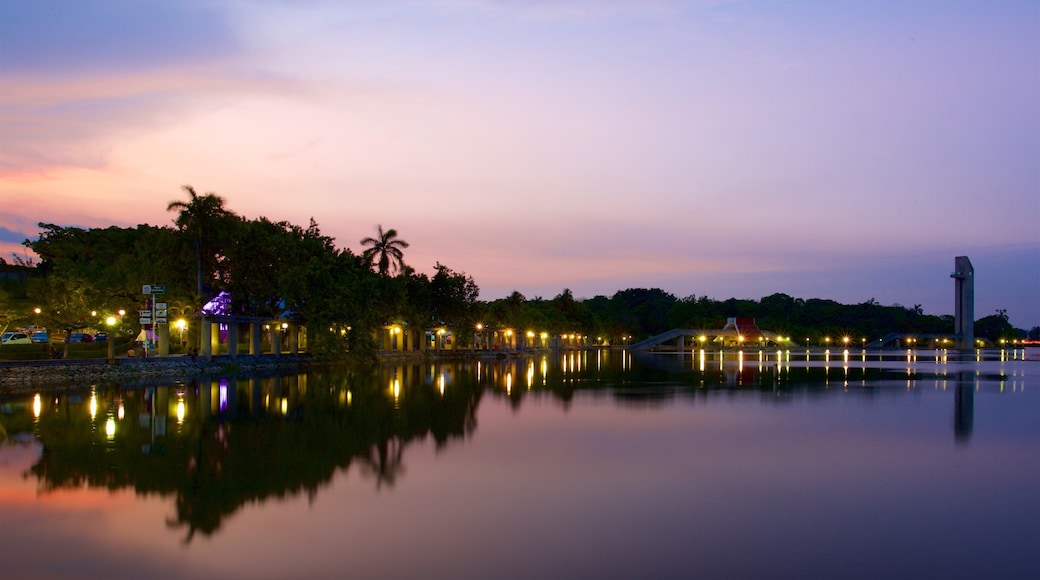 Villahermosa which includes general coastal views and a sunset