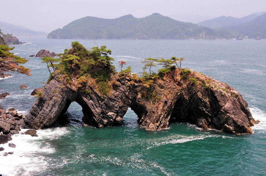 碁石海岸・穴通磯。
