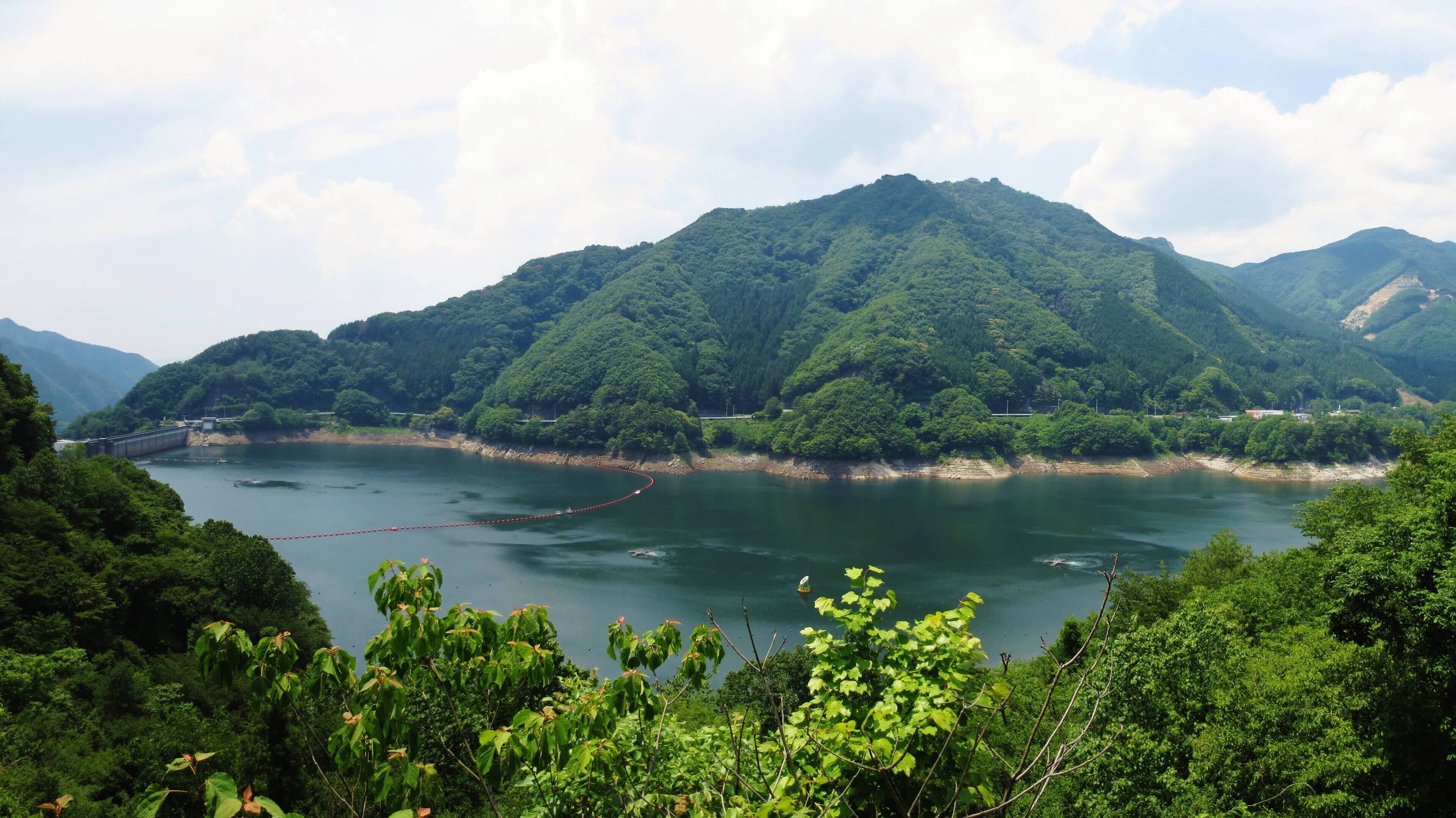 Kusaki Dam lake.