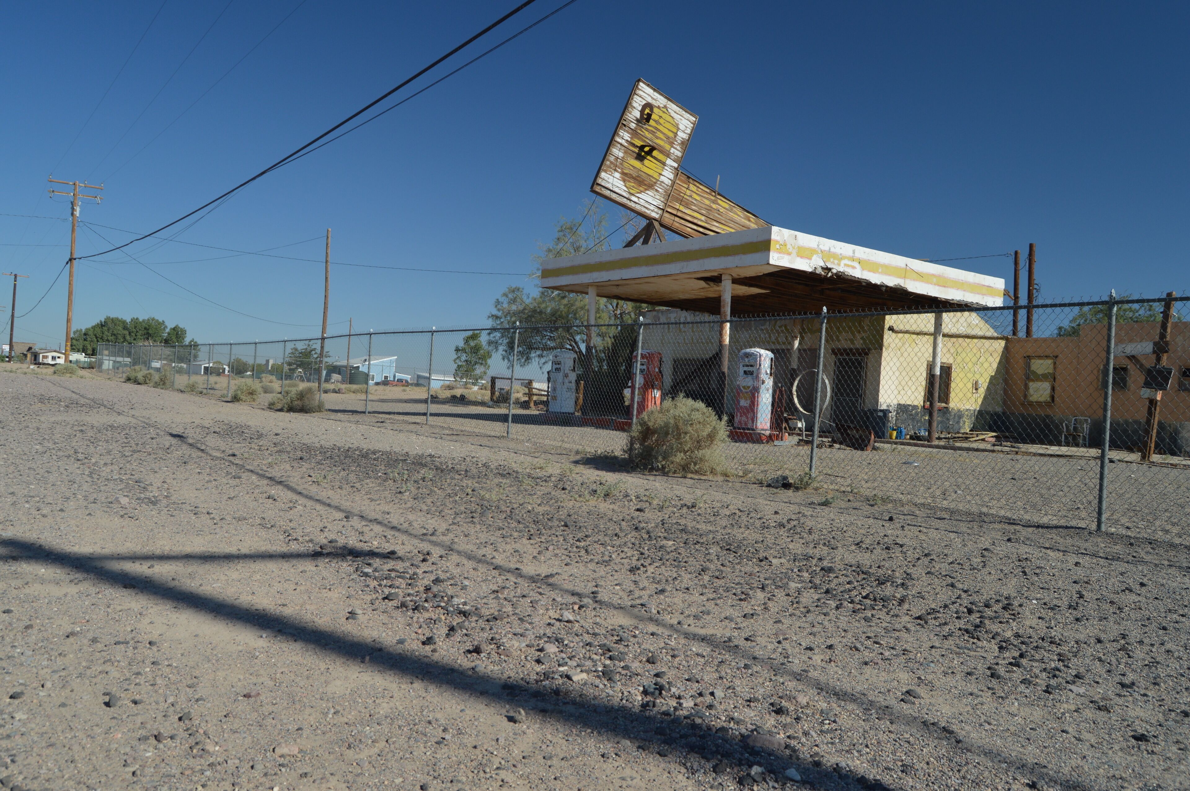 Old Abandoned Gas Station On Route 66. June 21, 2017.  California, USA, EEUU.