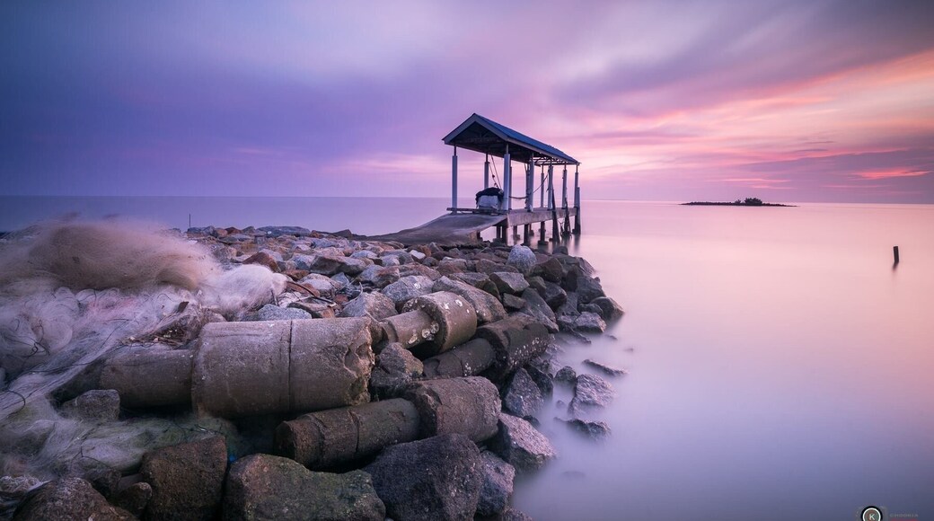 Good Night 晚安 II Tg Piadang-Malaysia
"人生過客匆匆,相機抓住每個剎那,與我擦肩而過的人和事"