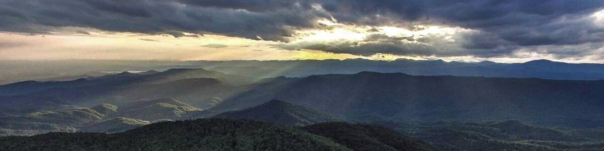 A great spot for sunsets!
For a video guide of this destination, please visit: https://www.hdcarolina.com/episode/sassafras-mountain