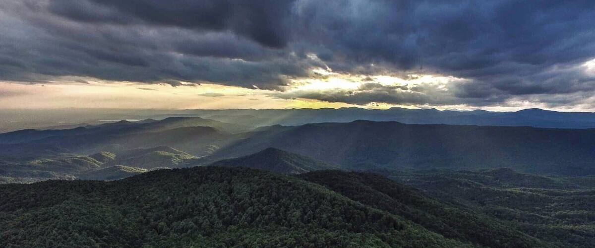 A great spot for sunsets!
For a video guide of this destination, please visit: https://www.hdcarolina.com/episode/sassafras-mountain