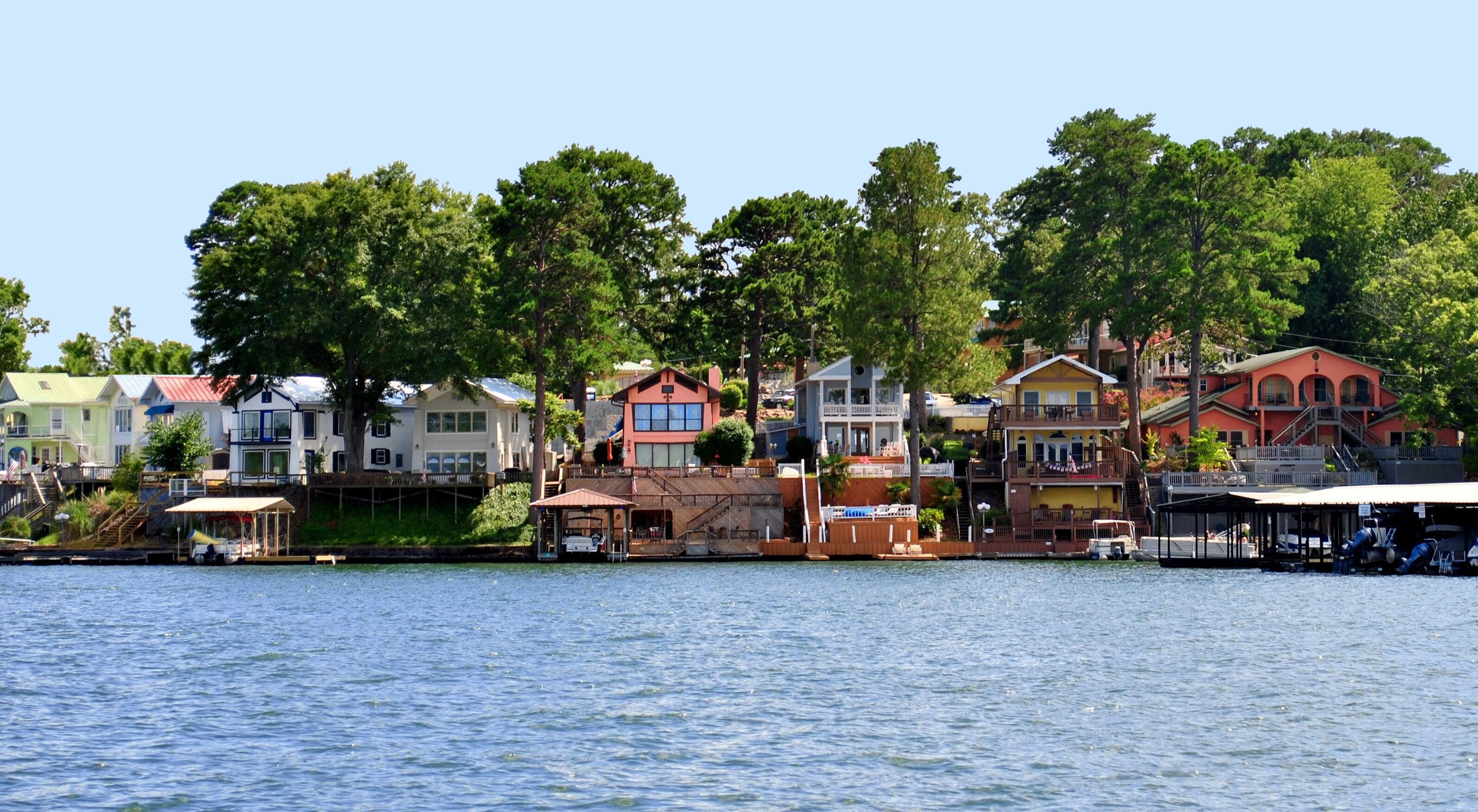 Colorful Lake houses on Lake Hamilton, Hot Springs, Arkansas; Shutterstock ID 1197164959; Purchase Order: -