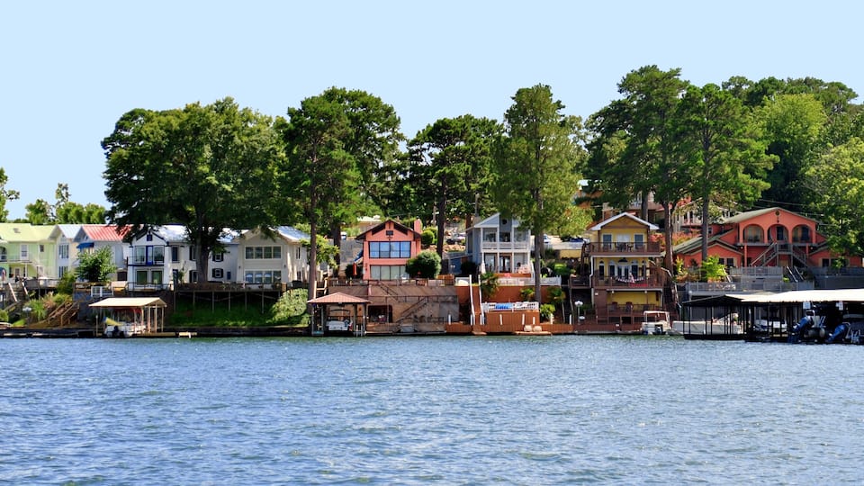 Colorful Lake houses on Lake Hamilton, Hot Springs, Arkansas; Shutterstock ID 1197164959; Purchase Order: -