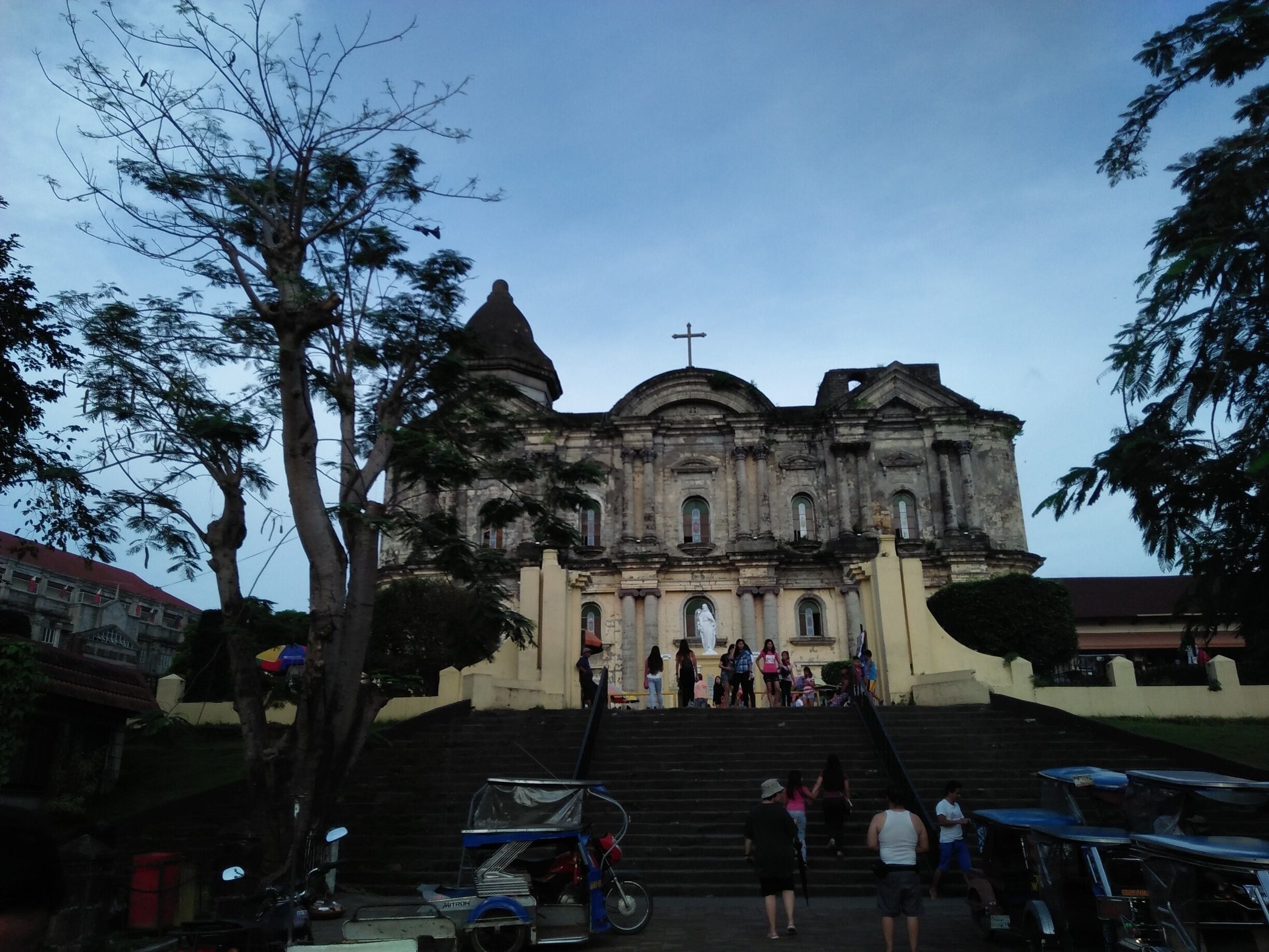 This Basilica was built in 1575 by Fr.  Diego Espina.  It was destroyed by volcanic eruption in 1754. Was rebuilt in 1755 to be again destroyed by an 1849 earthquake.  Rebuilt in 1856 and knowned to be the biggest church in the East.  

#History