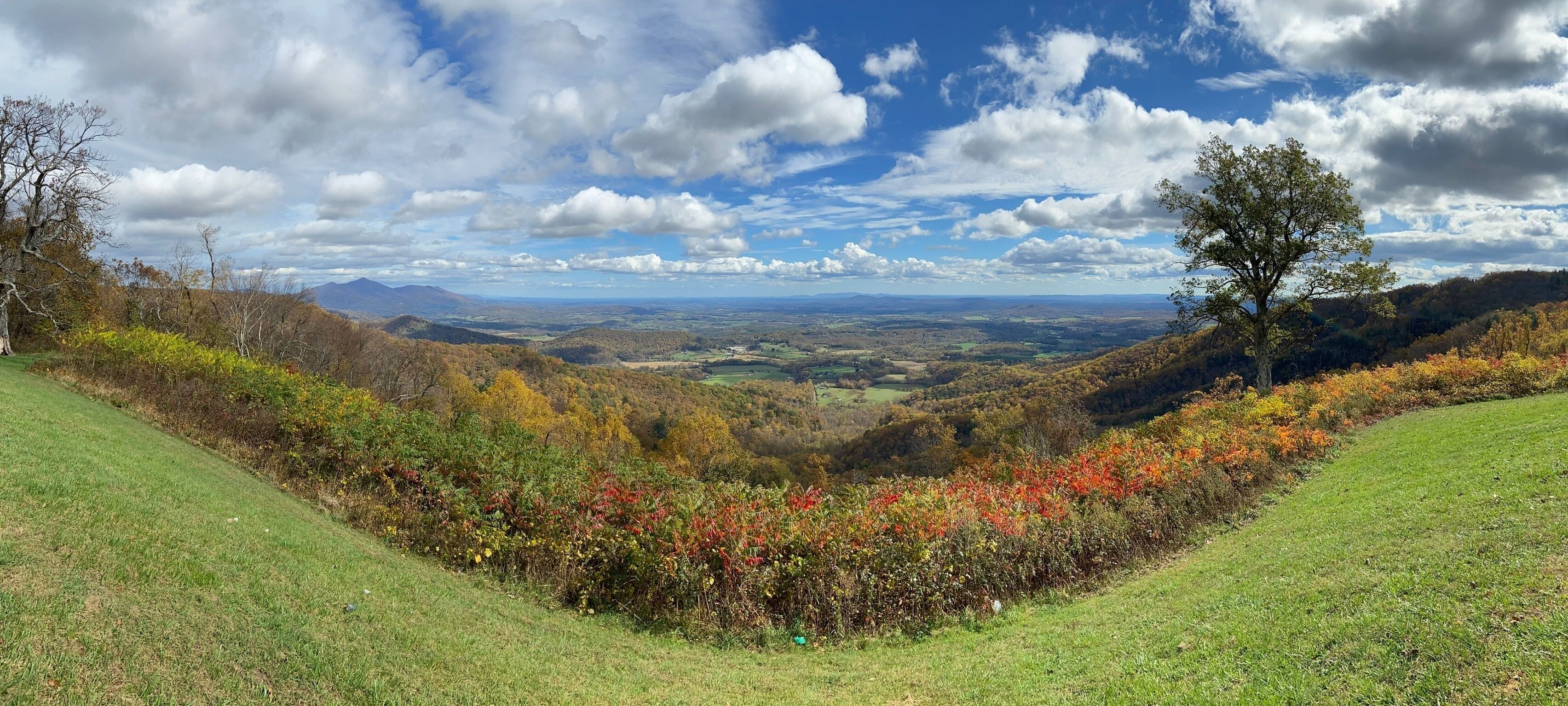Devils Backbone Overlook - Blue Ridge Parkway - Roanoke County, VA