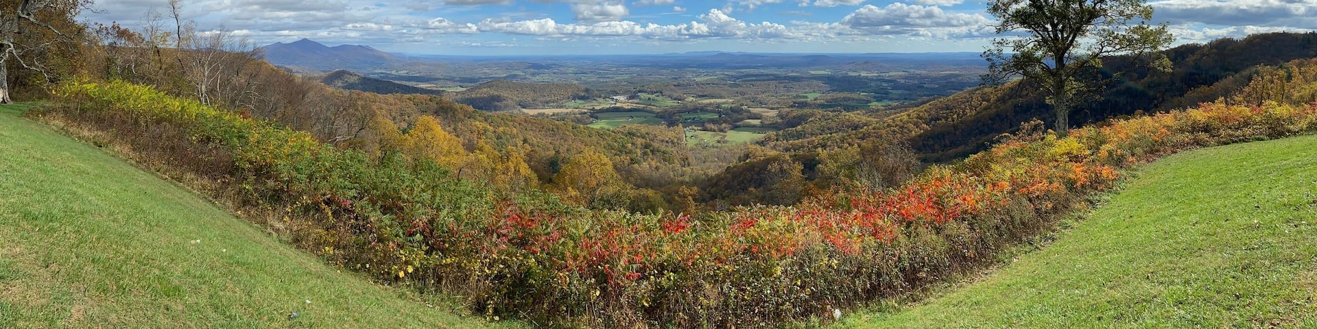 Devils Backbone Overlook - Blue Ridge Parkway - Roanoke County, VA