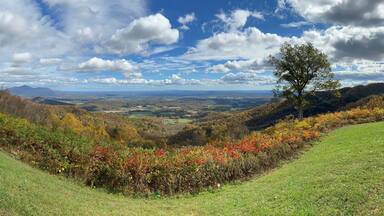 Devils Backbone Overlook - Blue Ridge Parkway - Roanoke County, VA
