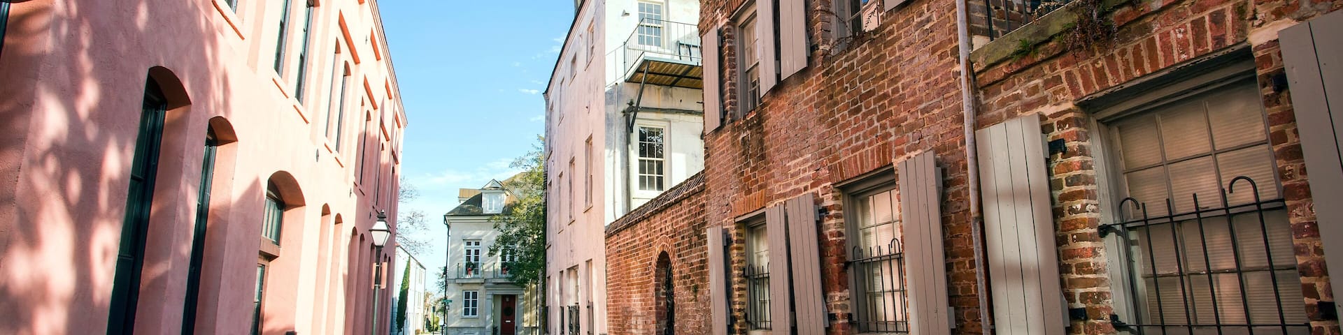 Colorful back alley street in Charleston, South Carolina