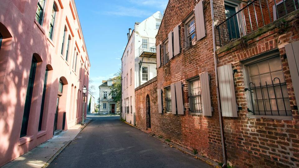 Colorful back alley street in Charleston, South Carolina