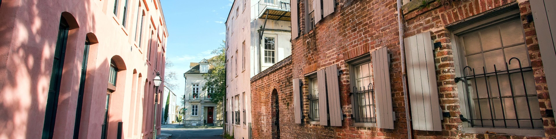 Colorful back alley street in Charleston, South Carolina