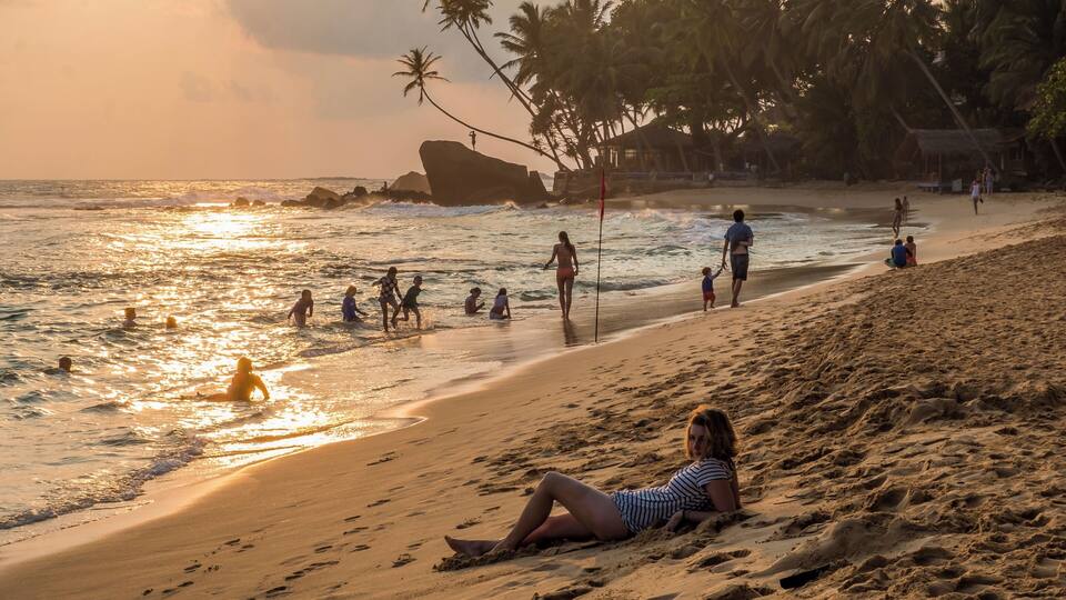This is one of the most beautiful beaches I've seen while traveling Sri Lanka . It is very narrow with white sand, palm trees above, very little people and a natural reef some 20m from the shore where sea turtles can be spotted.
#localsecrets