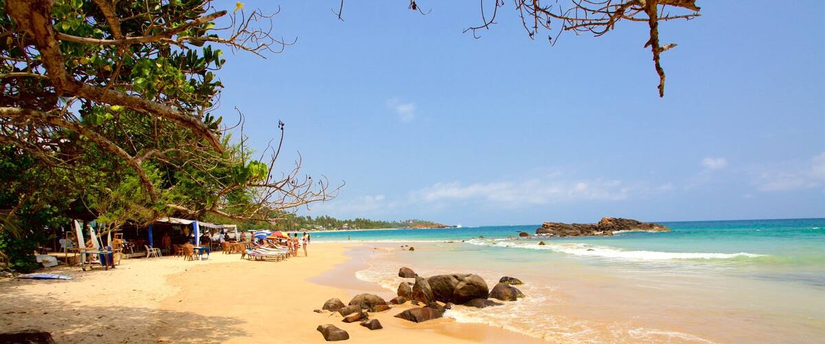 Mirissa mostrando una playa y vista general a la costa