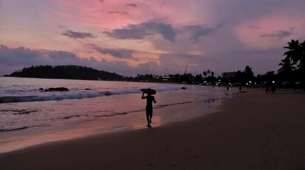 Tuck into a fresh seafood BBQ at Zephyr on Mirissa Beach as you watch the surfers and stunning red sky sunset #LifeAtExpedia #BeachTips