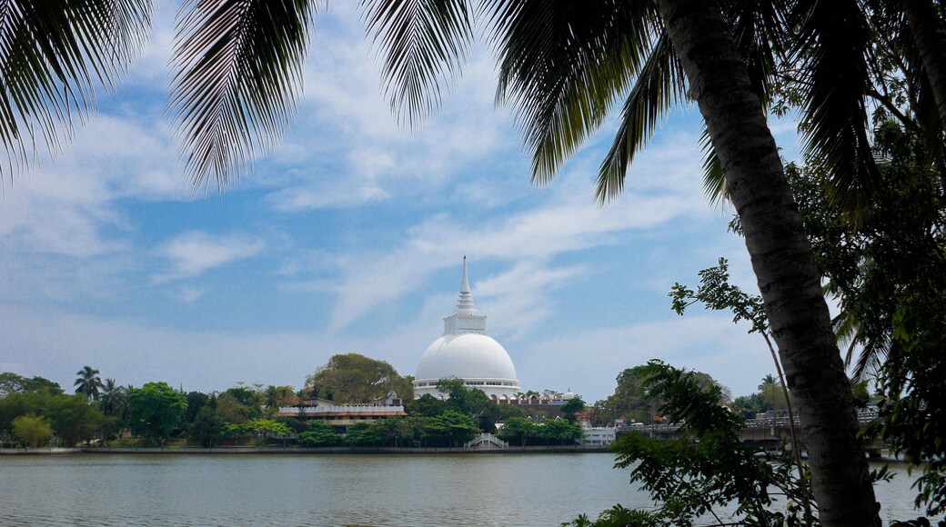 Gangatilaka Vihara Dagoba (Kalutara Bodhiya), Kalutara, Sri Lanka