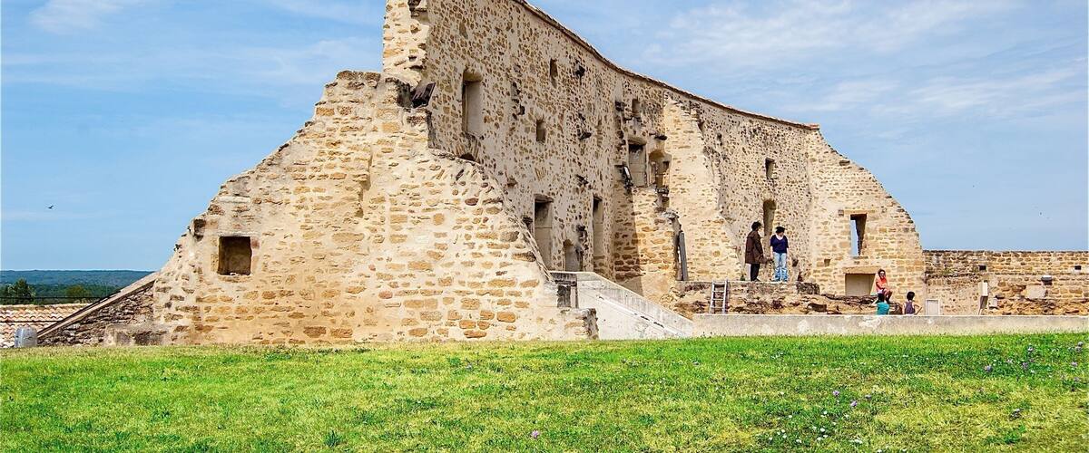 Théâtre et ruine en Provence, France