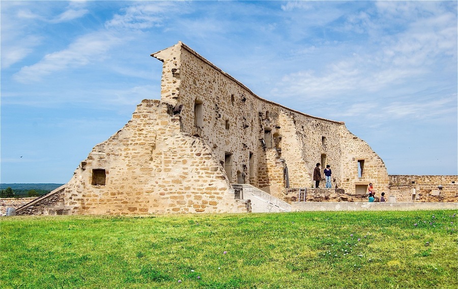Théâtre et ruine en Provence, France
