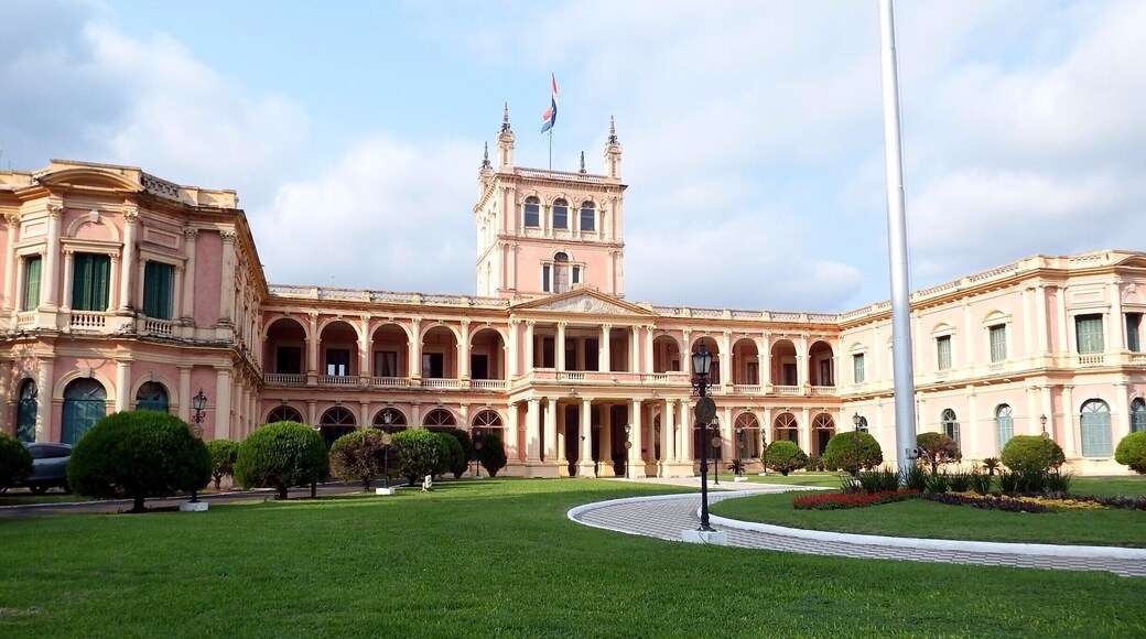 Palacio de López (Spanish for Palace of the López) is a palace in Asunción, Paraguay, that serves as workplace for the President of Paraguay, and is also the seat of the government of Paraguay.#InStone