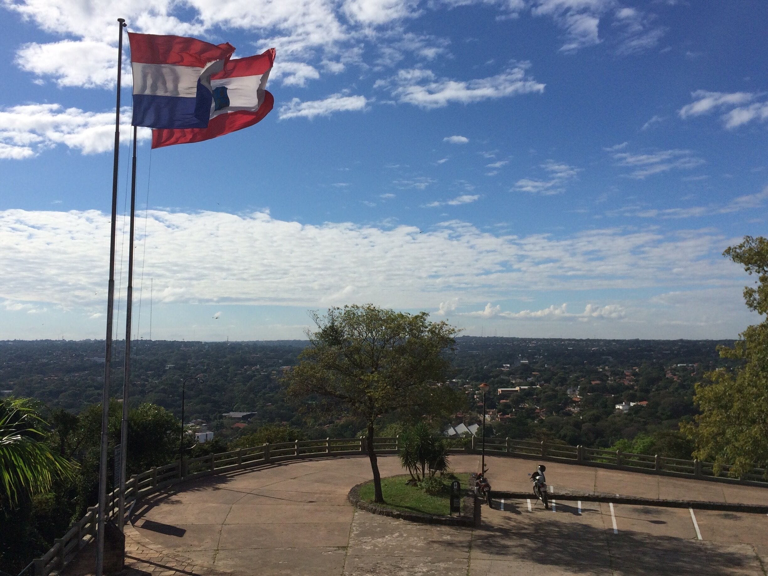 Cerro Lambare ... magnificent view!! 
