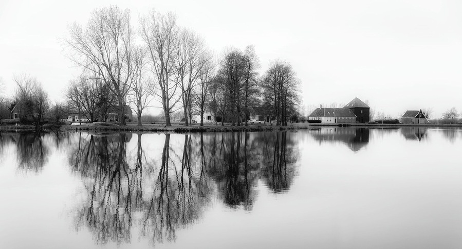 Taken on a sleepy Sunday morning. I think it would look better with a longer exposure