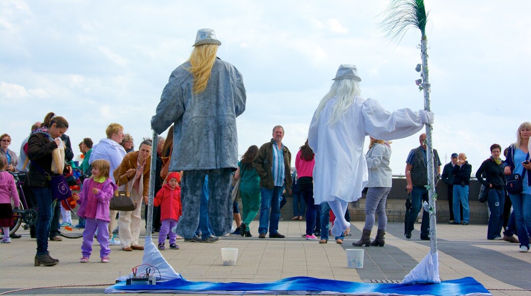 Hamburg which includes street performance as well as a large group of people