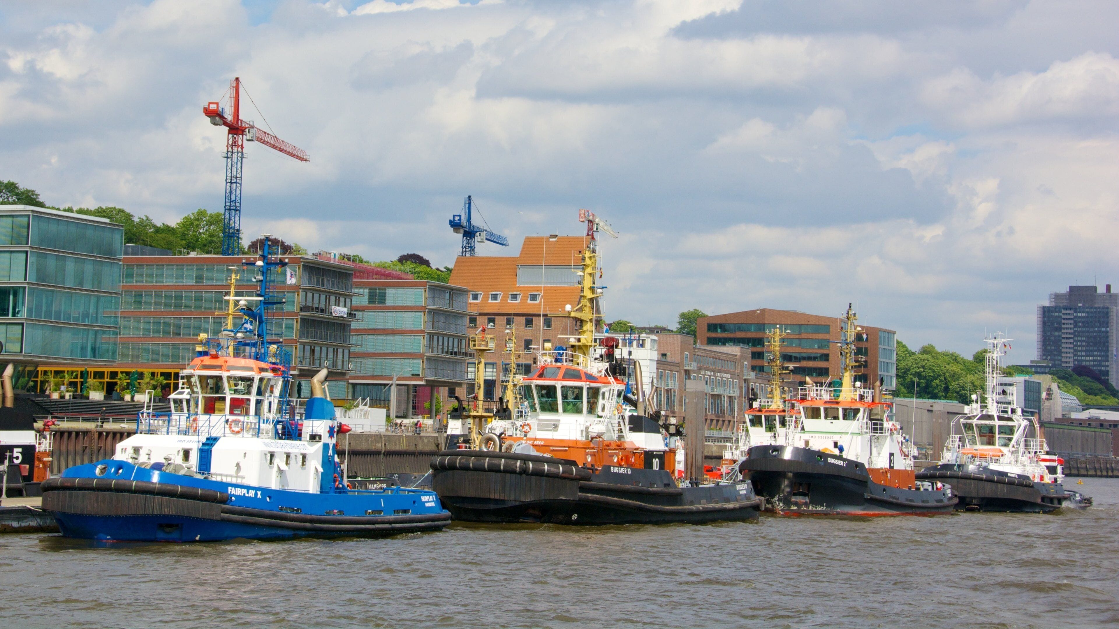 ท่าเรือฮัมบูร์ก แสดง อ่าวหรือท่าเรือ, ท่าจอดเรือ และ เมือง