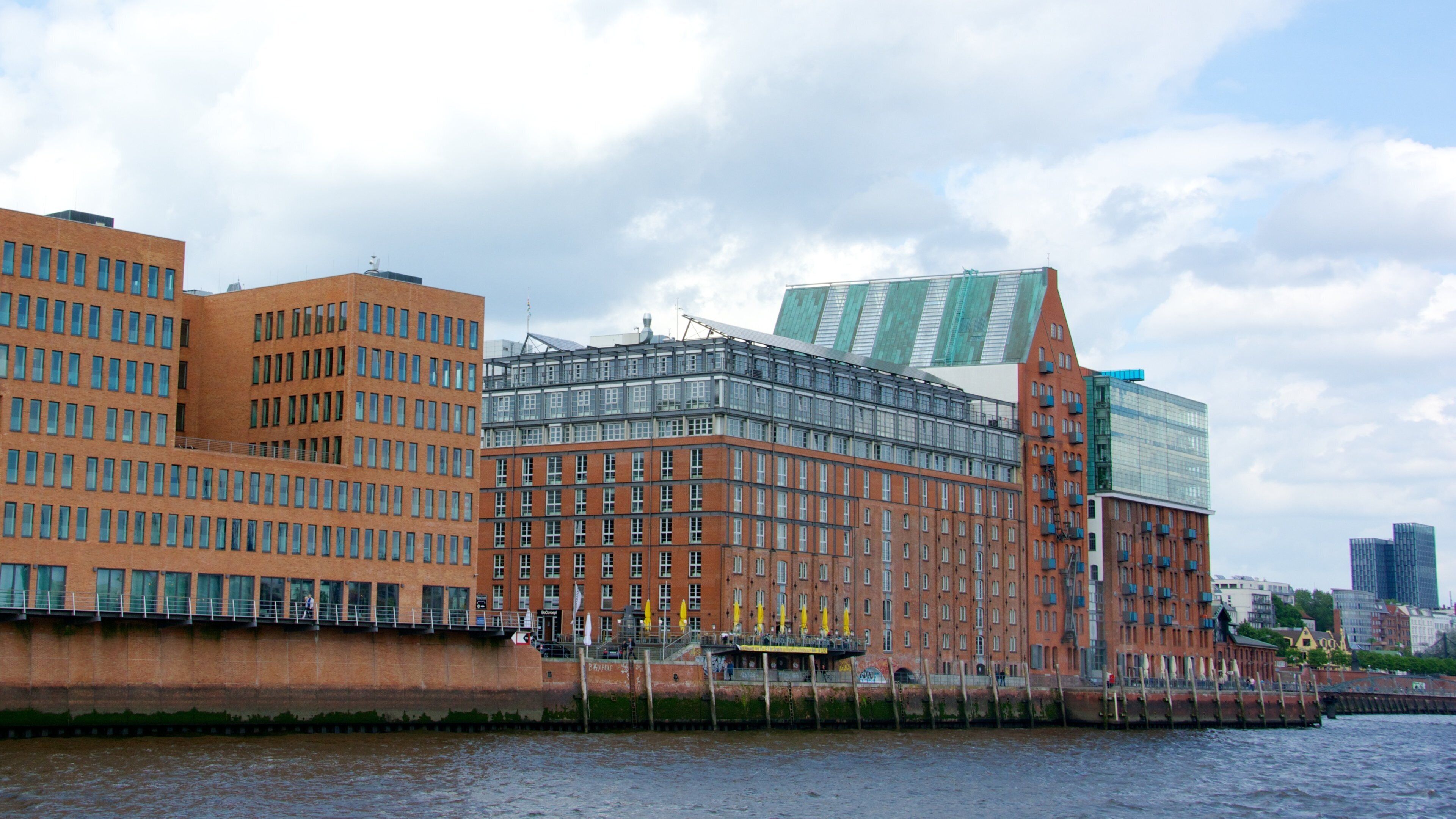 ท่าเรือฮัมบูร์ก เนื้อเรื่องที่ ชายฝั่งทะเล, อ่าวหรือท่าเรือ และ เมือง