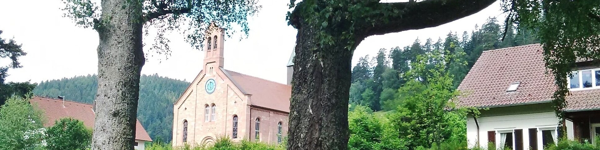 Kirche beim Adventure Golfpark in Enzklösterle
