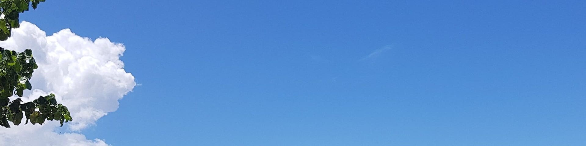 Seeing as the theme of the month is colours, i settled on many shades of BLUE.. Seychelles never disappoints!!
#LifeAtExpedia