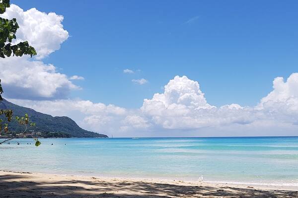 Seeing as the theme of the month is colours, i settled on many shades of BLUE.. Seychelles never disappoints!!
#LifeAtExpedia