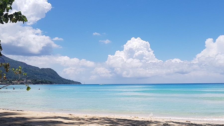 Seeing as the theme of the month is colours, i settled on many shades of BLUE.. Seychelles never disappoints!!
#LifeAtExpedia