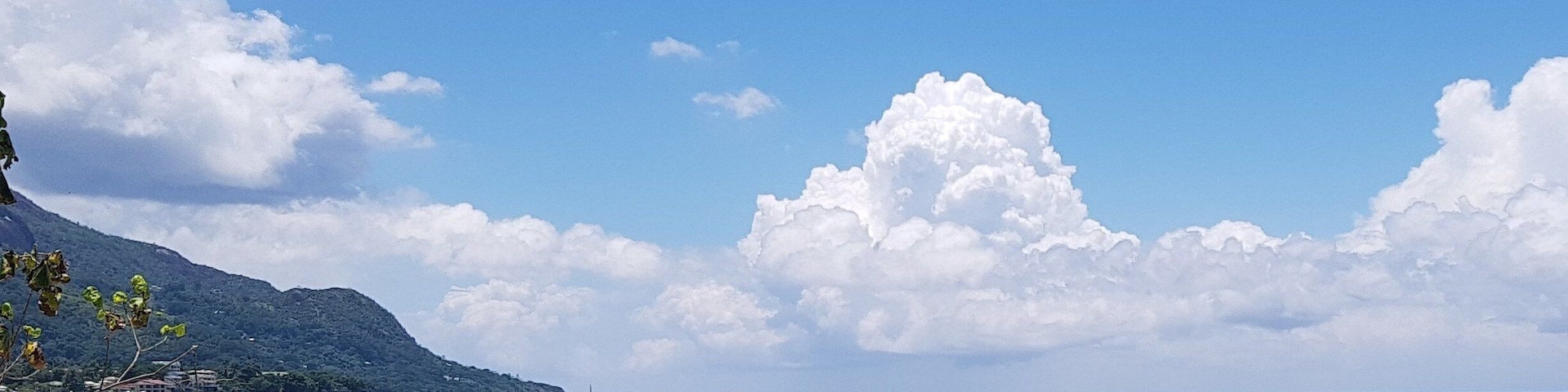 Seeing as the theme of the month is colours, i settled on many shades of BLUE.. Seychelles never disappoints!!
#LifeAtExpedia