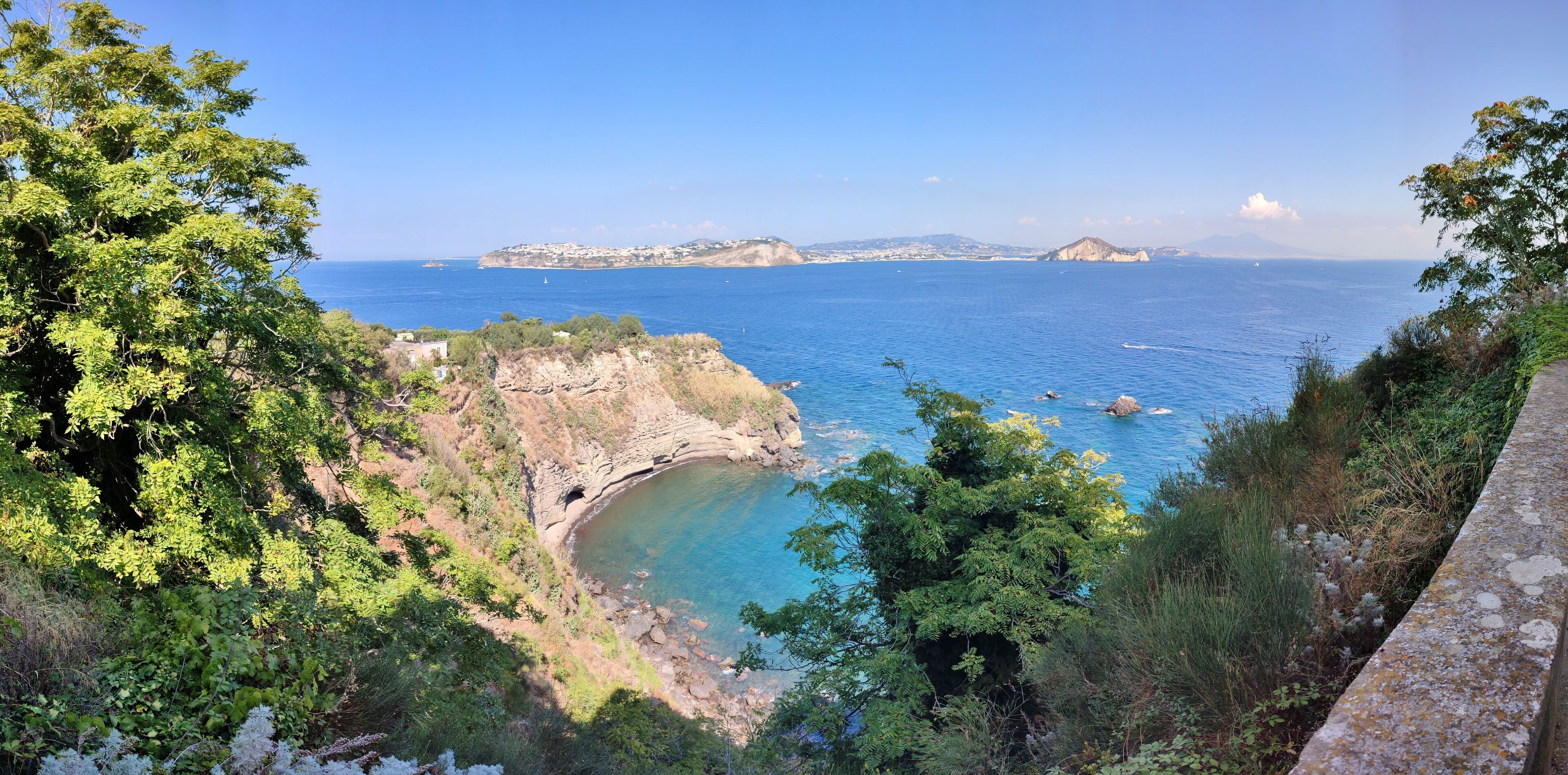 Procida – Panoramica del Canale di Procida dal Carcere Borbonico