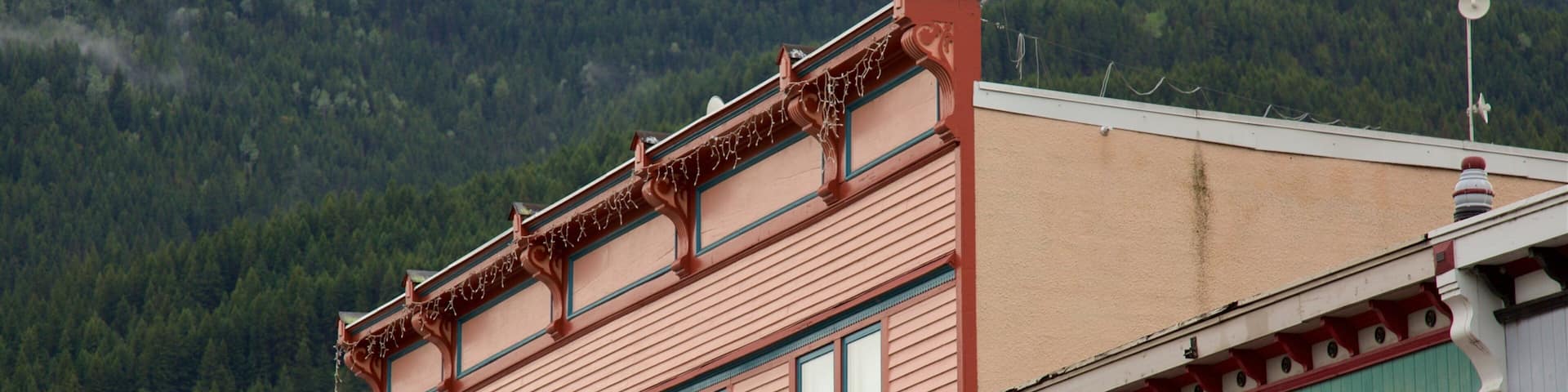 Kaslo showing signage and heritage elements