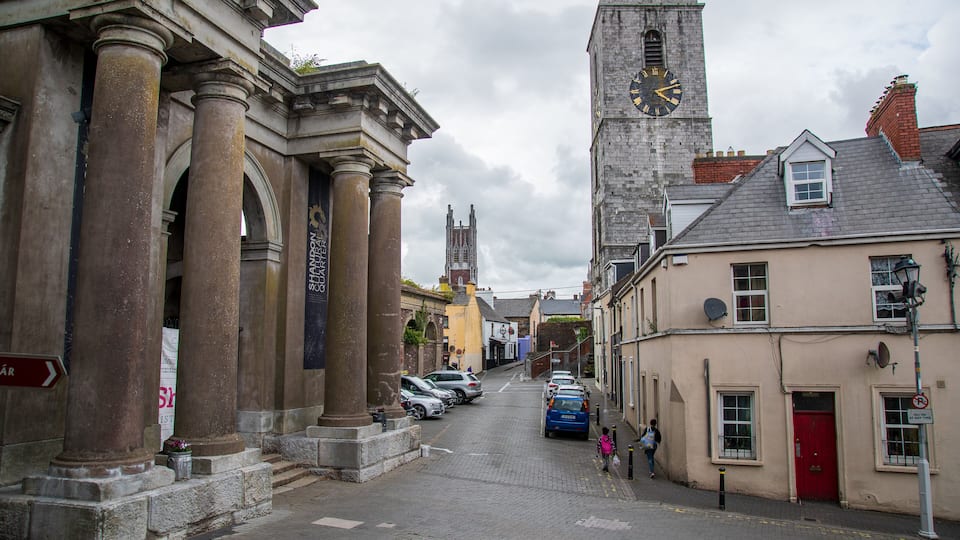 Shandon showing a city