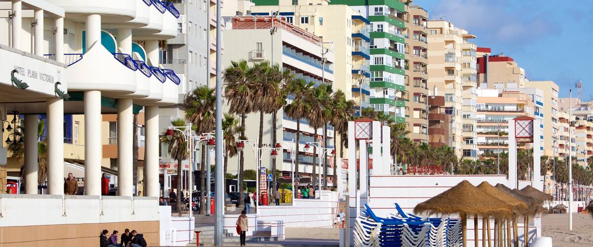 Victoria Beach showing a coastal town and a sandy beach