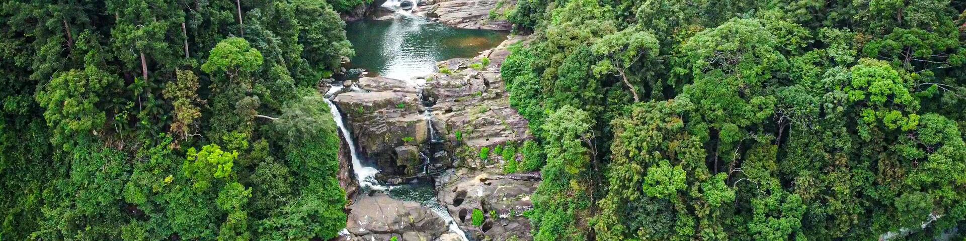 Aberdeen Falls is a picturesque 98 m high waterfall on the Kehelgamu River near Ginigathena, in the Nuwara Eliya District of Sri Lanka.