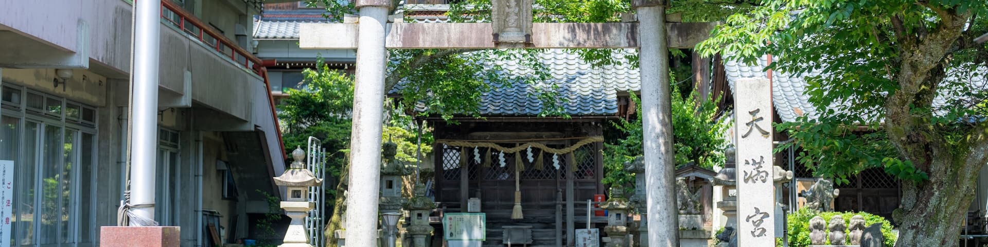 福井県越前町にある劔神社を参拝する風景 A view of the Tsurugi Shrine in Echizen-cho, Fukui Prefecture, Japan