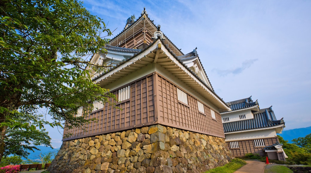 Echizen Ono Castle is “the castle in the sky”. This castle was built at Kameyama located in the central area of Ono City.