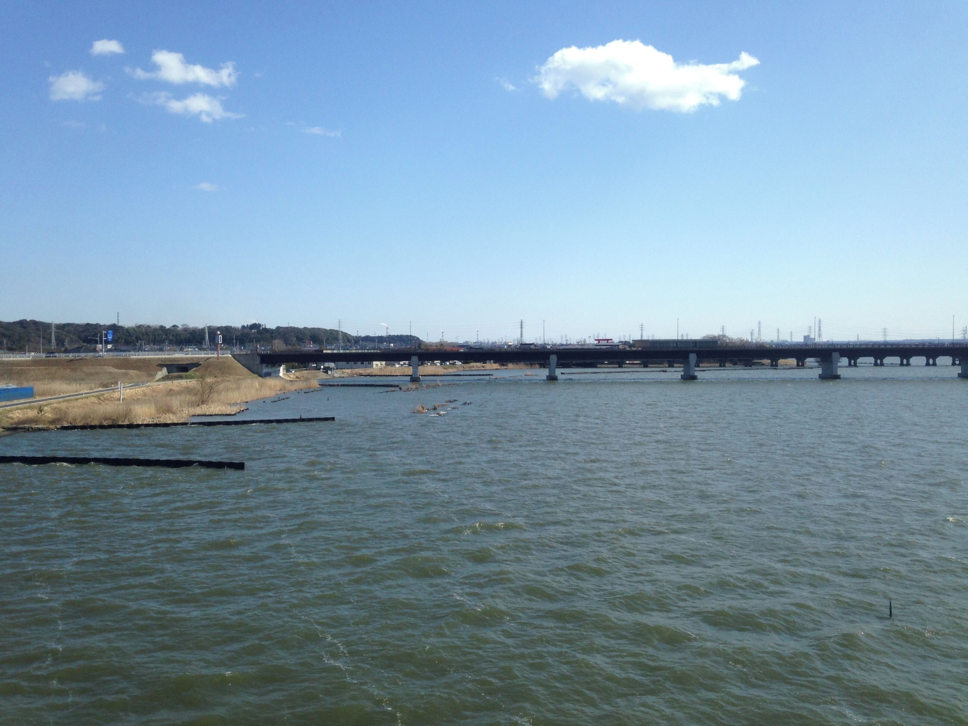 鹿島線列車より望む北浦(東側)