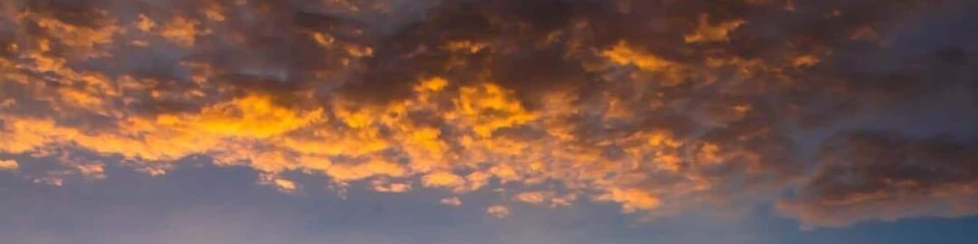 We just about managed to reach the summit ( 2,930 m) of Indonesia's most active & explosive volcano of Mt.Merapi to catch this beautiful sunrise and heavenly cloud inversion.
#AboveItAll