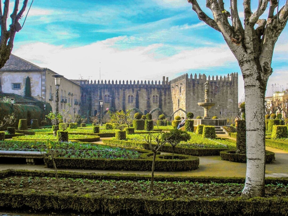 The quiet Garden of Santa Barbara in Braga, alongside the eastern wing of the historical Archbishop's Palace, still maintains the remains of the medieval arcade.

Read More here:
http://imoutoftheoffice.com/the-charming-city-of-braga/