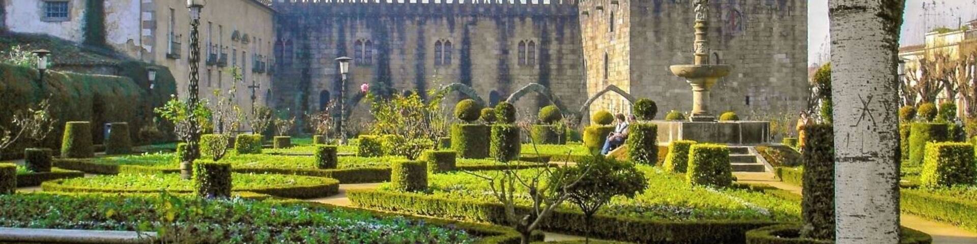 The quiet Garden of Santa Barbara in Braga, alongside the eastern wing of the historical Archbishop's Palace, still maintains the remains of the medieval arcade.
Read More here:
http://imoutoftheoffice.com/the-charming-city-of-braga/